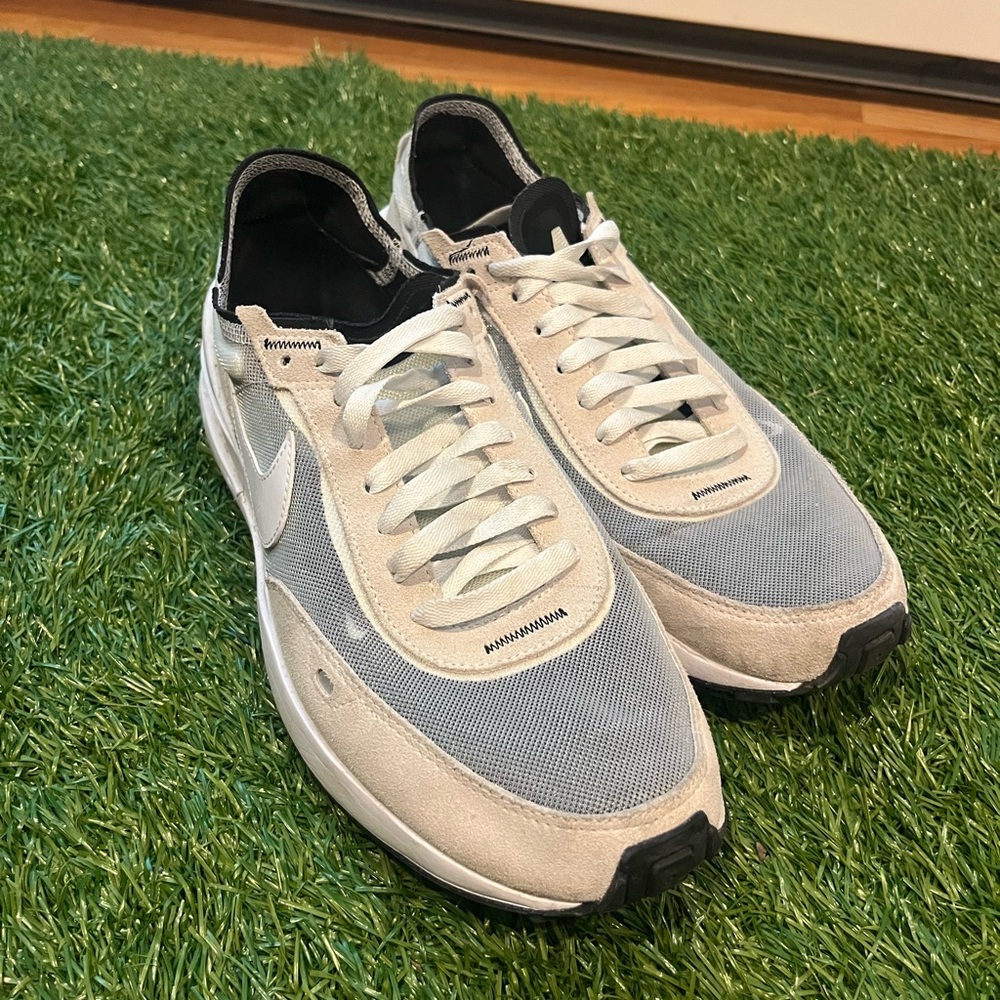 Nike Men's Sneakers in Gray and White